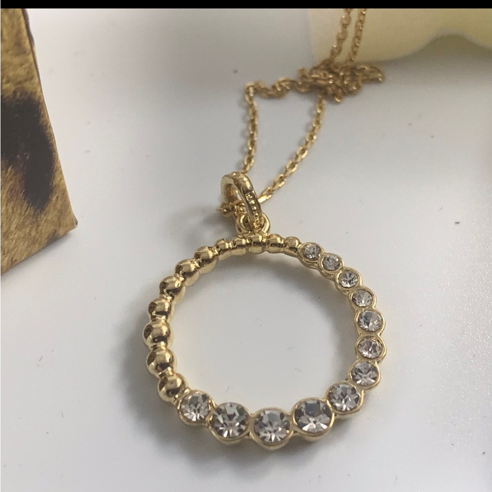 Vintage AVON new with gift box rhinestone circle necklace